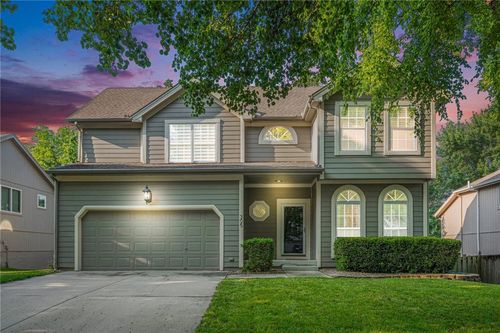 305 Dublin Cir, Smithville, MO, 64089-8275 | Card Image