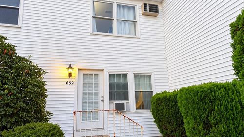 652 Windwood Dr, Tiverton, RI, 02878-2448 | Card Image