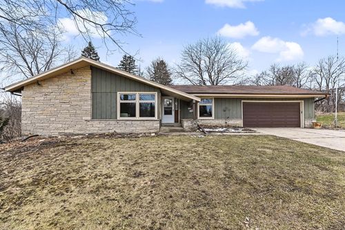 3355 S Cari Adam Drive, New Berlin, WI, 53146 | Card Image