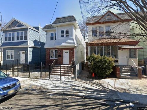 18 Salem St, Newark, NJ, 07106-1706 | Card Image