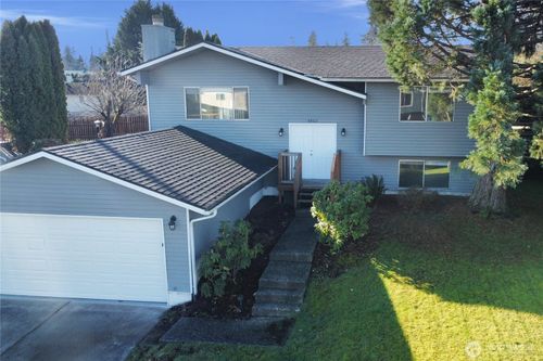 6802 88th Pl Ne, Marysville, WA, 98270-7842 | Card Image