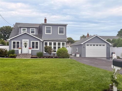 379 Blossom St, Holbrook, NY, 11741-2905 | Card Image