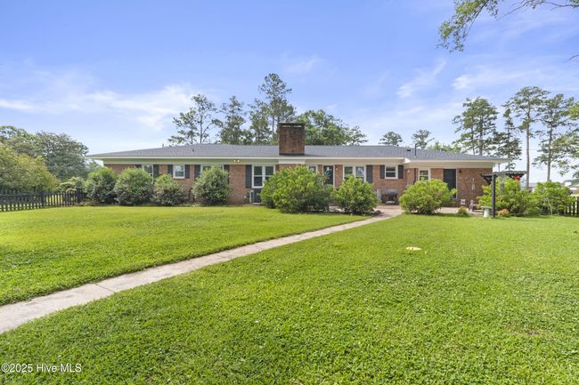 405 E Westbrook St, House other with 4 bedrooms, 3 bathrooms and 1 parking in Wallace NC | Image 25
