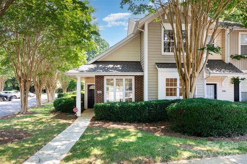 8390 Chaceview Ct, Charlotte, NC, 28269-1001 | Card Image