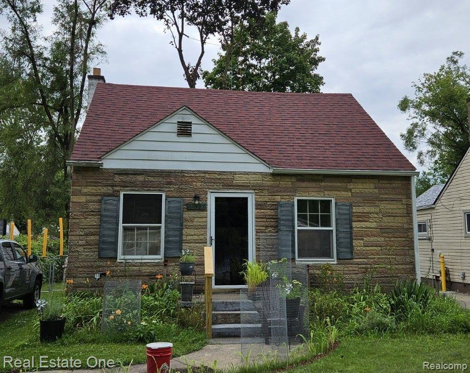 Poinciana St, Southfield, MI 48033
