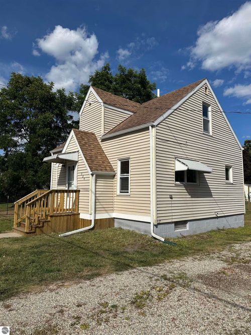 504 N Forest St, Standish, MI, 48658-9111 | Card Image