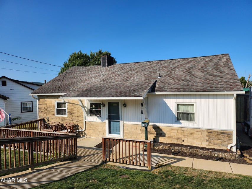 Hereford Ln, Johnstown, PA 15905