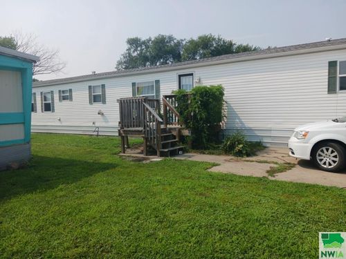 911 E Duke St, Vermillion, SD, 57069-1672 | Card Image