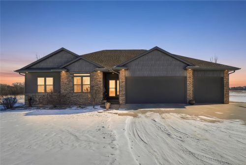 1828 160th Ave, Manchester, IA, 52057-8830 | Card Image