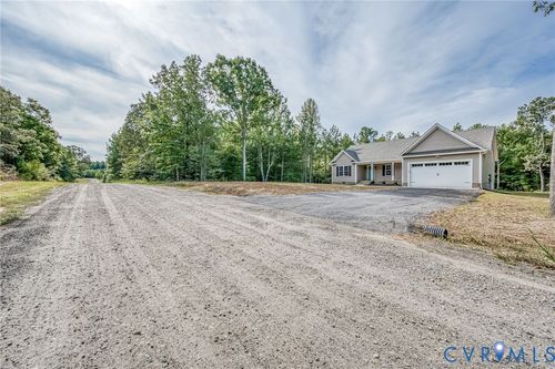 1900 Moody Fox Ln, Carson, VA, 23830-9119 | Card Image