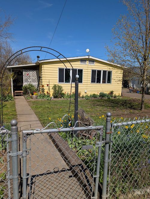 824 Nickel St, Kamiah, ID, 83536-6012 | Card Image