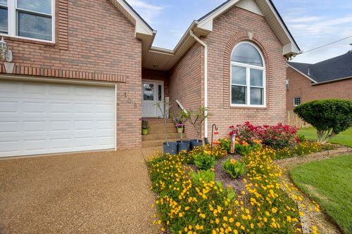 108 Cherokee Dr, White House, TN, 37188-8151 | Card Image