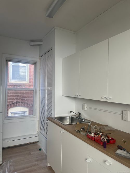 42 Babcock St, Hartford, CT, 06106-1301 | Card Image