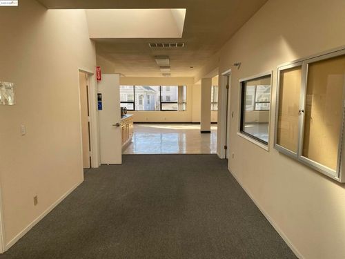 196 10th St, Oakland, CA, 94607-4839 | Card Image