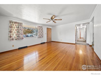 Living room - beautiful wood floor | Image 2