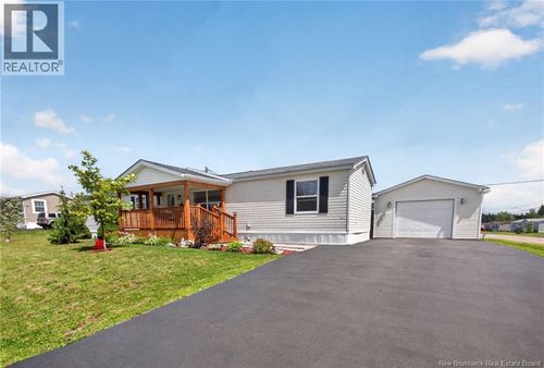 2 Bur Oak St, House with 2 bedrooms, 2 bathrooms and null parking in Moncton NB | Card Image