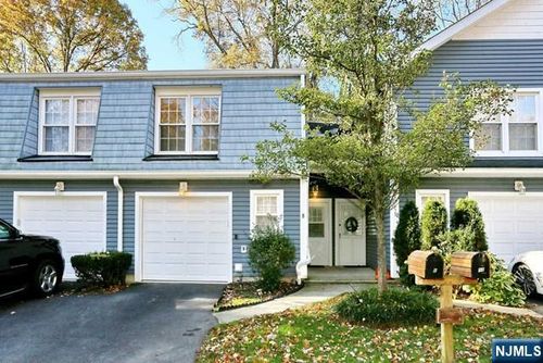 8 Crestwood Mews, Allendale, NJ, 07401-1539 | Card Image