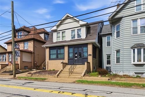 637 E 10th Ave, Tarentum, PA, 15084-1050 | Card Image