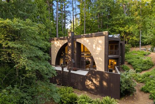 5748 West Saanich Rd, Saanich, BC, V8X4M6 | Card Image