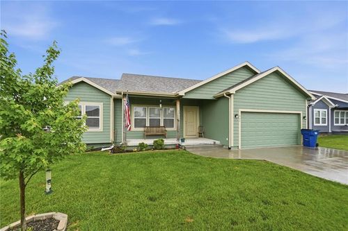 941 N Cottonwood Ct, Tonganoxie, KS, 66086-5521 | Card Image