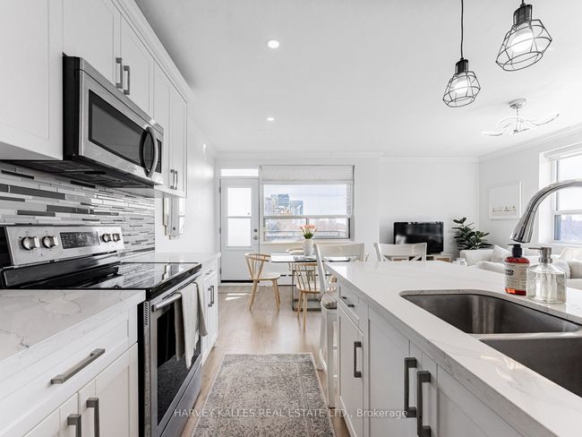 701 - 78 Warren Rd, Condo with 1 bedrooms, 1 bathrooms and null parking in Toronto ON | Image 5