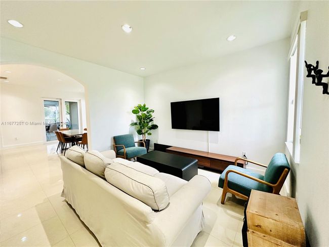 10886 Sw 242 Nd St, House other with 4 bedrooms, 2 bathrooms and null parking in Homestead FL | Image 6