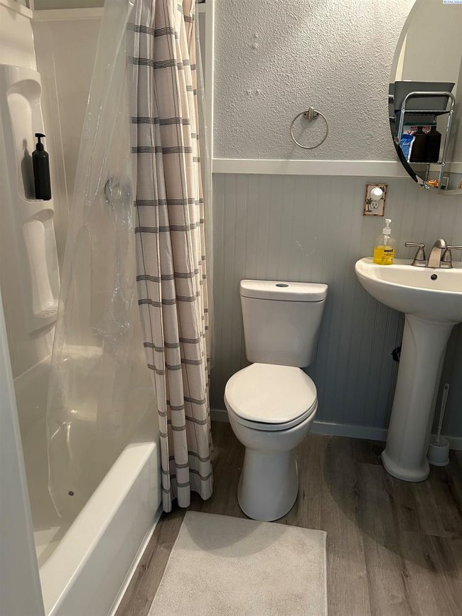 73805 N Demoss Rd, Home with 3 bedrooms, 3 bathrooms and null parking in Benton City WA | Image 33
