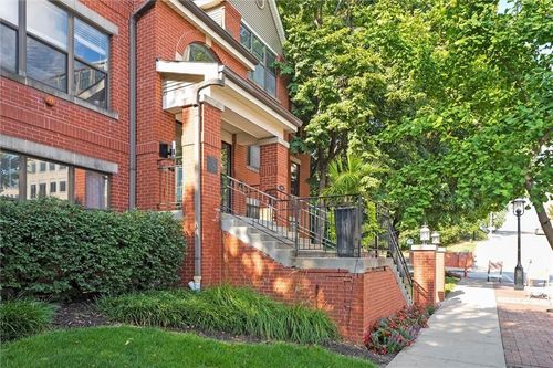 apt-302-445 9th St, Kansas City, MO, 64105-1483 | Card Image