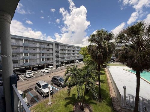 302-1655 W 44th Pl, Hialeah, FL, 33012-7423 | Card Image