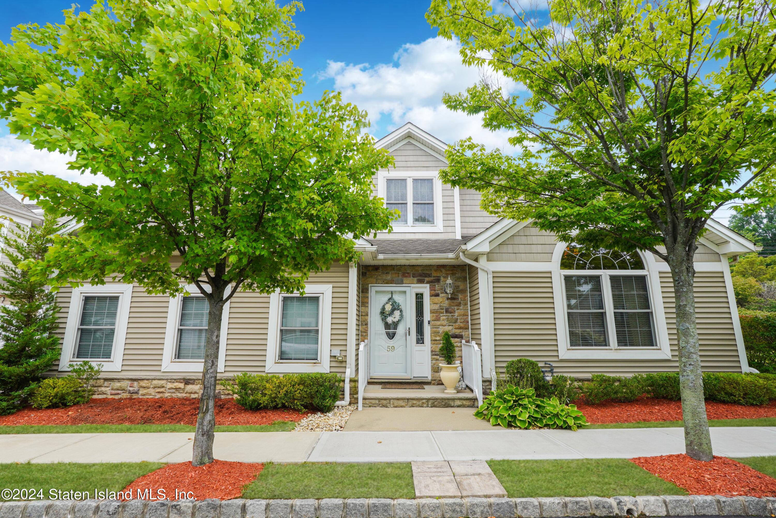 Topside Ln, Staten Island, NY 10309