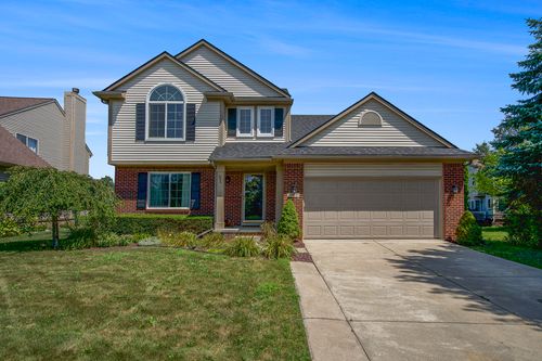 7651 Greene Farm Dr, Ypsilanti, MI, 48197-9464 | Card Image
