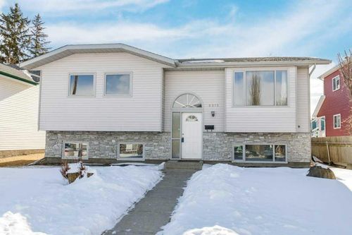 5215 50b Ave, Sylvan Lake, AB, T4S1E4 | Card Image