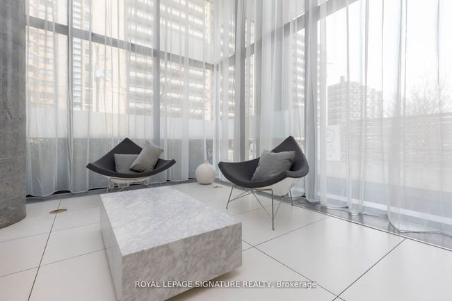 2805 - 185 Roehampton Ave, Condo with 2 bedrooms, 1 bathrooms and null parking in Toronto ON | Image 22