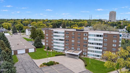 4g-1111 N 1st St, Bismarck, ND, 58501-3523 | Card Image