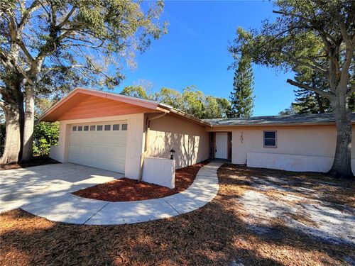 7401 21st St N, ST PETERSBURG, FL, 33702-4817 | Card Image