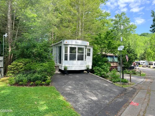 4229 E Parkway #34, Gatlinburg, TN, 37738 | Card Image