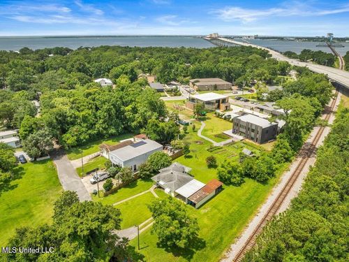 615 First Ave, Ocean Springs, MS, 39564-3708 | Card Image