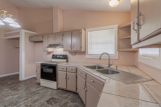 180 Brandon Way, House other with 3 bedrooms, 2 bathrooms and null parking in Poteet TX | Image 14