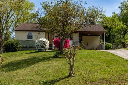 226 E Elm St, Mount Airy, NC, 27030-3704 | Card Image