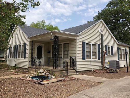 2517 Honeysuckle Ave, Fort Worth, TX, 76111-1437 | Card Image