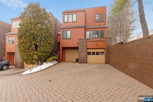 55 Hidden Ledge Rd, Englewood, NJ, 07631-5124 | Card Image