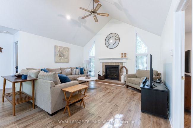 10248 Pinetree Dr, House other with 4 bedrooms, 2 bathrooms and 4 parking in Grand Bend ON | Image 12