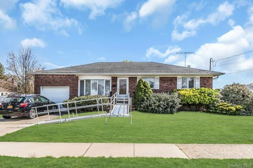 258 N Wisconsin Avenue, Oyster Bay, NY, 11758 | Card Image