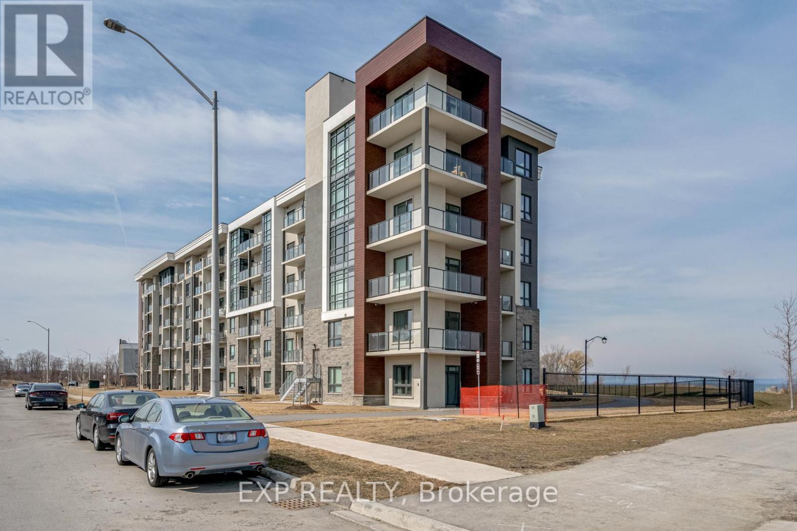 Residential Lease in Hamilton (Lakeshore) 2