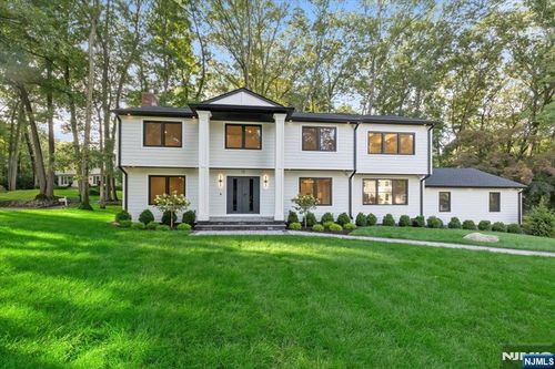 15 Green Way, Mahwah, NJ, 07430-3021 | Card Image
