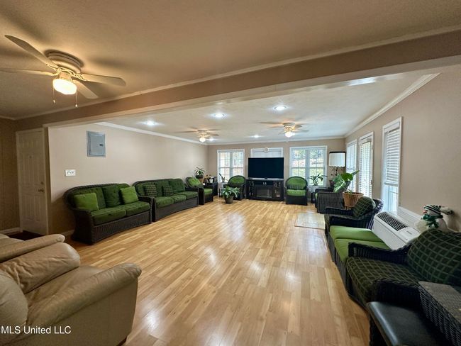 GATHERING ROOM | Image 31