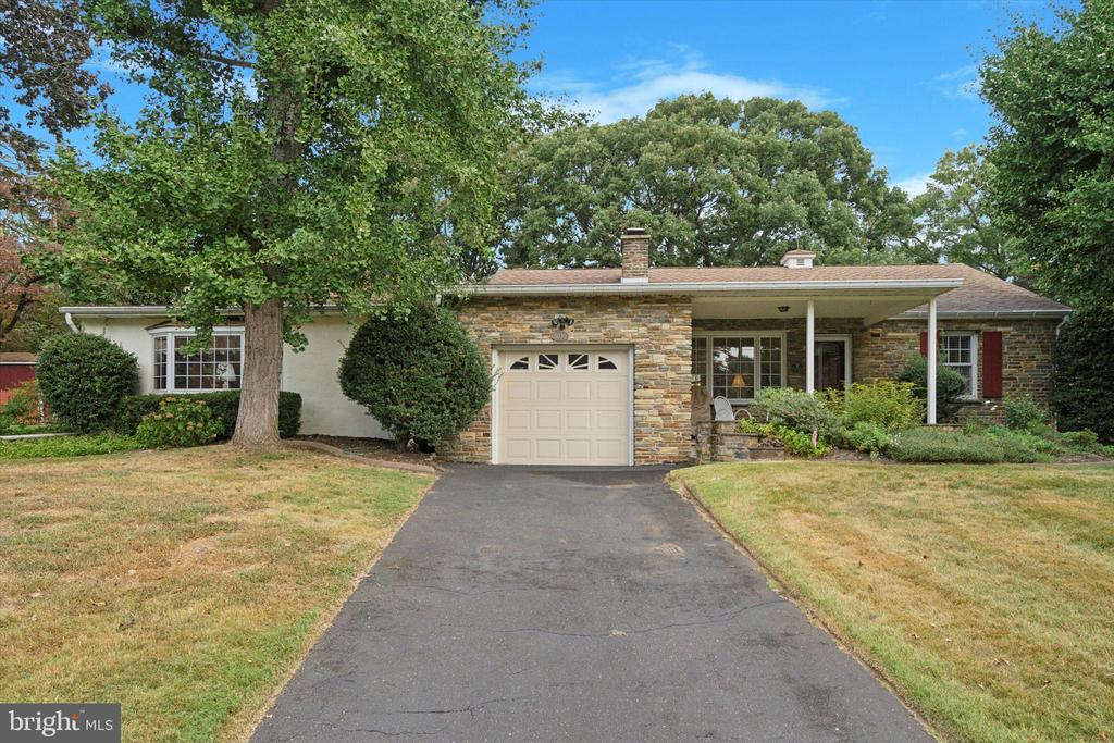 Hammond Rd, Cheltenham, PA 19012