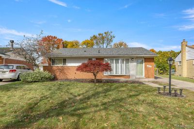 26850 Constance Street, Home with 3 bedrooms, 1 bathrooms and null parking in Dearborn Heights MI | Image 2