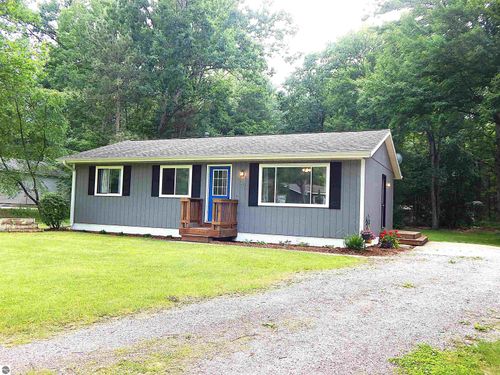 1492 Innwood N, Interlochen, MI, 49643-9122 | Card Image