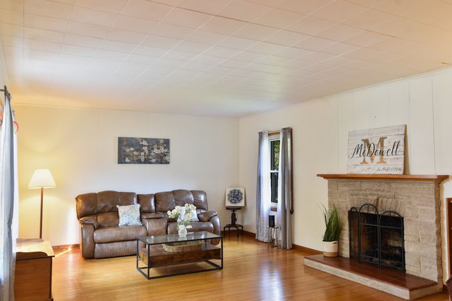 5 S Dixie Ln, House other with 3 bedrooms, 2 bathrooms and 2 parking in Pontiac IL | Image 5